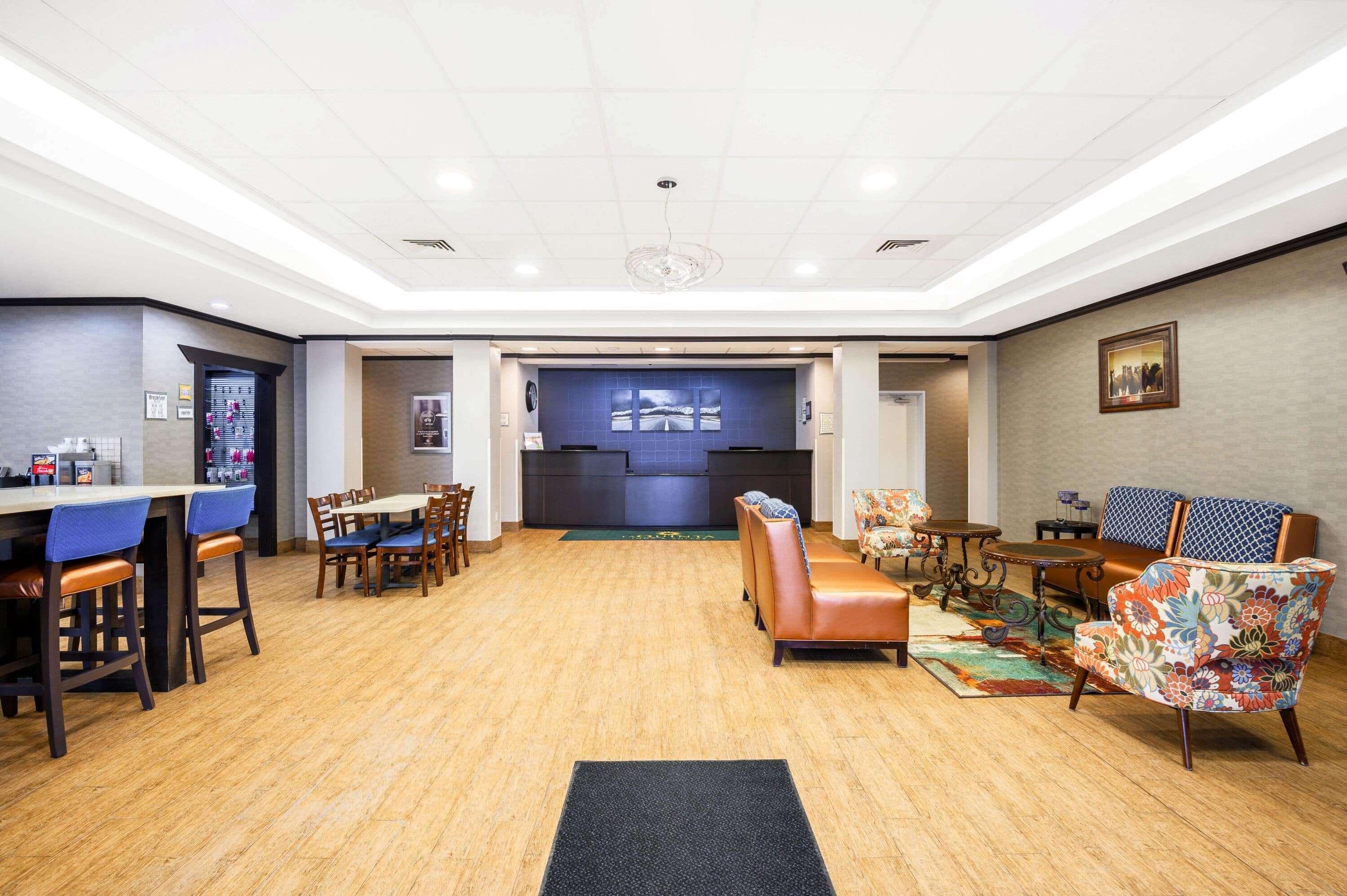 La Quinta Inn & Suites Casino And Bar By Wyndham Glendive Exterior photo